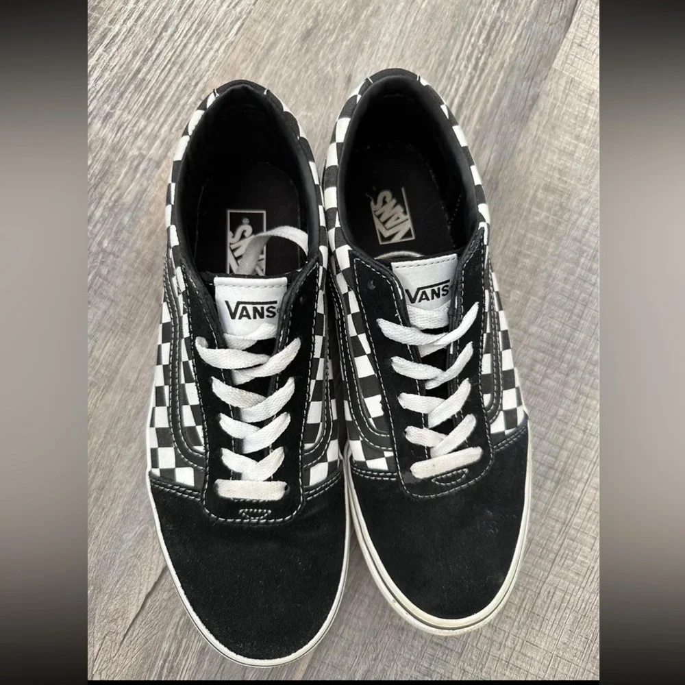 Vans - Picture 4 of 6